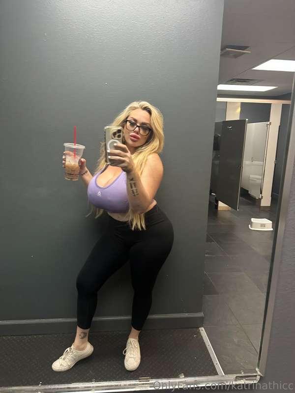 Happy Thicc Thursday!!🩷🍆🩷🍆🩷