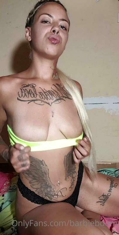 I'm horny and wet… do you want to see it?  come to the DM😳