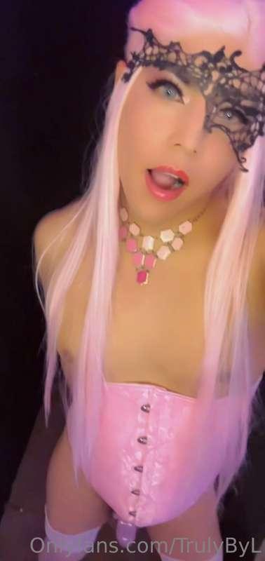 Bimbofied sissy mode  💕💕 💅