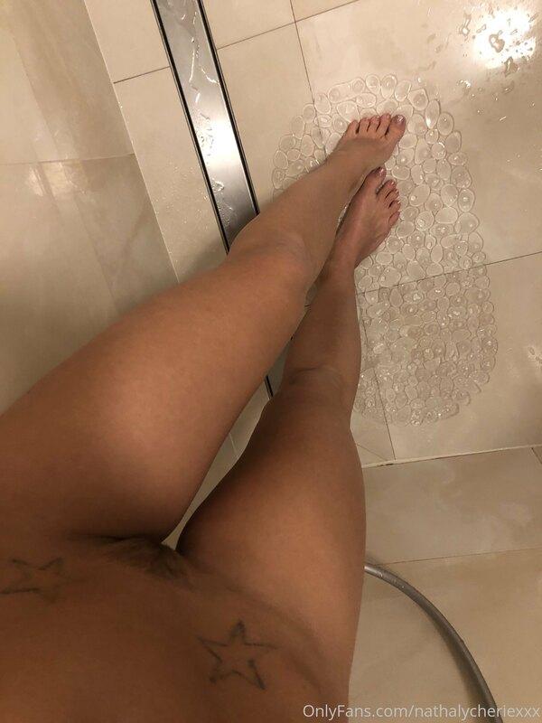 Would you join me in a shower for some wet play? 💦💦💦