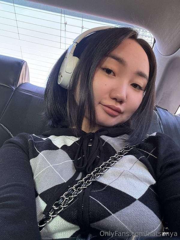 Hear that? It's the meow meow from the cab!ಇ/ᐠ ̥ᵔ ̮ ᵔ ̥ ᐟ\ಇ ..