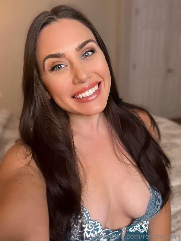 i hope you like curvy sluts.. 👅