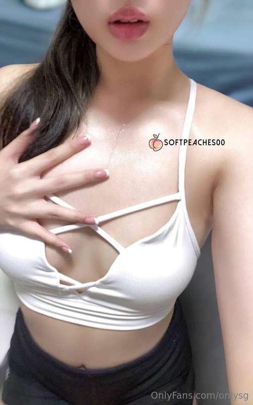 Are you into sporty girls? Sub and DM @softpeaches00, quote ..