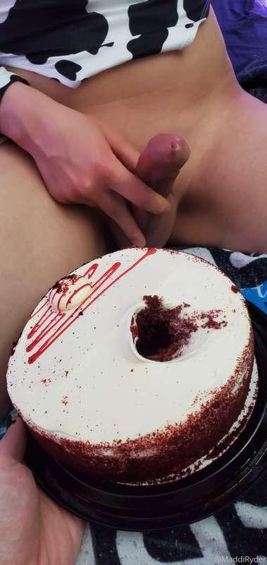 She fucked my b-day cake!!!!