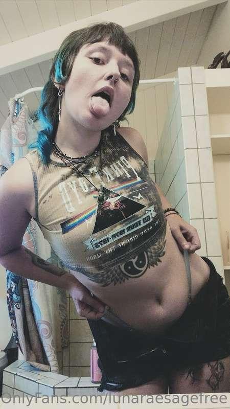 Hey baby. Ready for my live show on the 7th?

Post includes:..