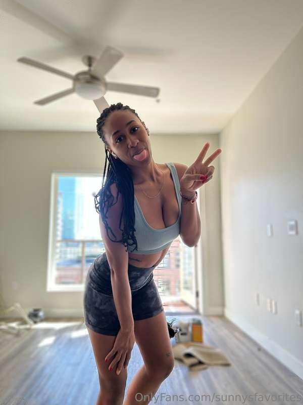Last day in my old place.. send me some love 💕 moving sucks ..