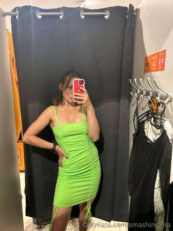 the mood color is nuclear yellow🤤