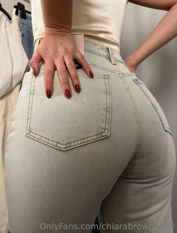 I know you’ve missed my thicc butt in tight jeans hehe 👀😈