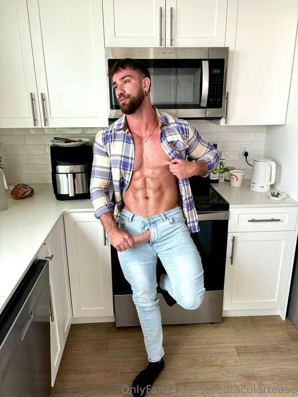 Looking right because you left lol https://onlyfans.com/shre..