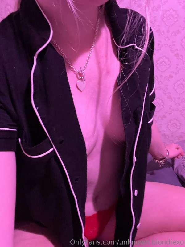 going live tn at 10:30 🥰