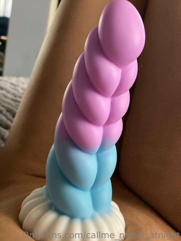 🦄 The unicorn horn 🦄 
This toy is ✨magical✨!! I’m not going ..