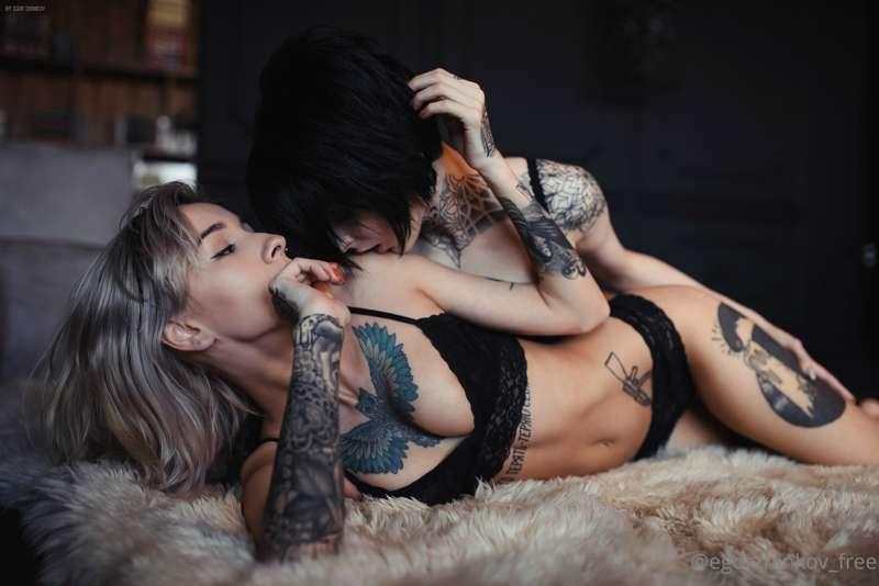 lesbian set 👩‍❤️‍👩
md. Enga & Julia