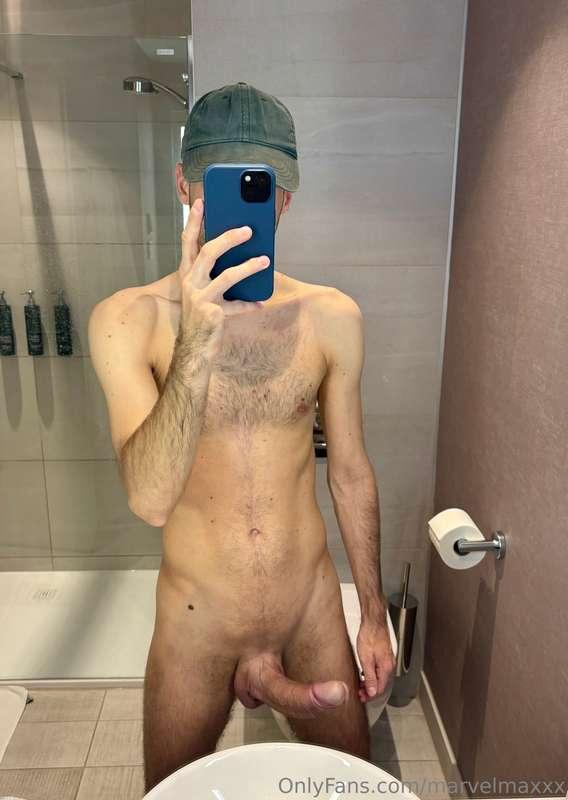 Suck my dick in the bathroom 😈