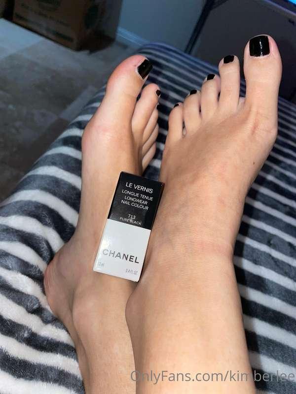 🖤 🦶 💅🏼