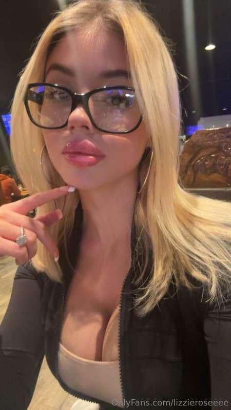 Waiting for someone to make this moment unforgettable! 💋