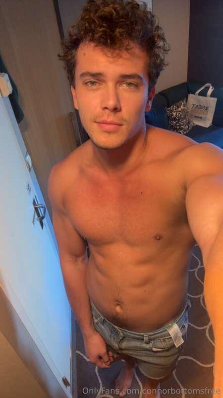 Try my no ppv page for 40% off https://onlyfans.com/connorbo..