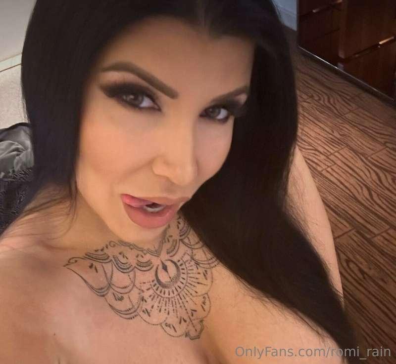 Will you be on your best behavior tonight for mommy? 😈💦