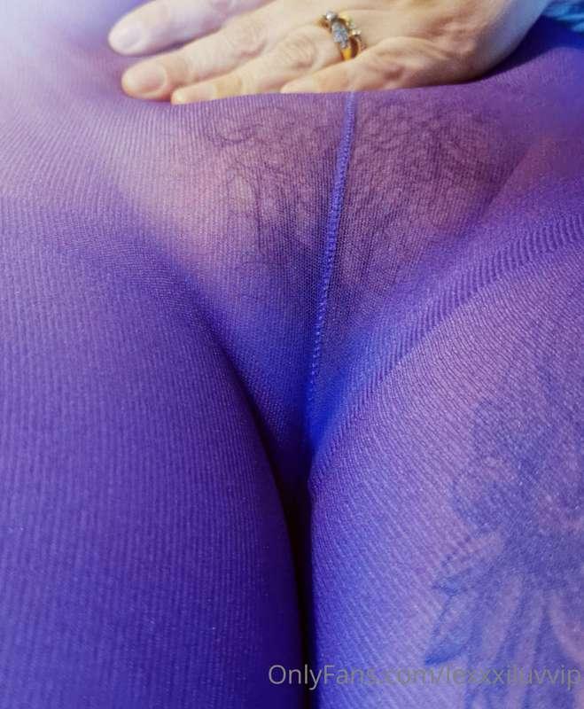 Who likes my purple nylons? 😜💋