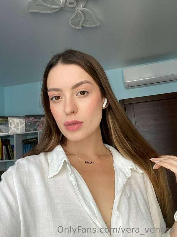 Capturing a selfie is like freezing a moment of your own sto..