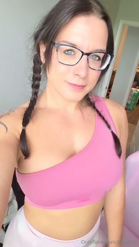 New glasses, 🤓 whatcha think?? Sexy librarian look to it? 🤤