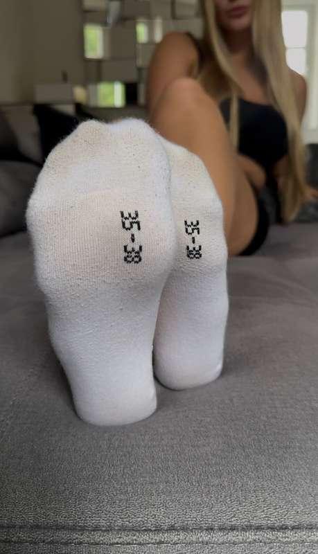 In the video, you see me for 3 minutes in my sweaty socks, w..