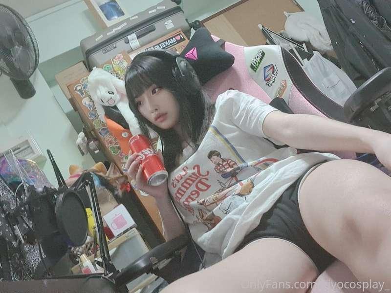 Babe... wait.... I'm playing games... stop tickling me 😣
