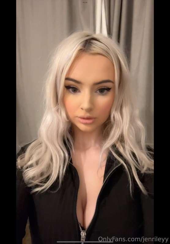 Bored and need some fun, message me😏