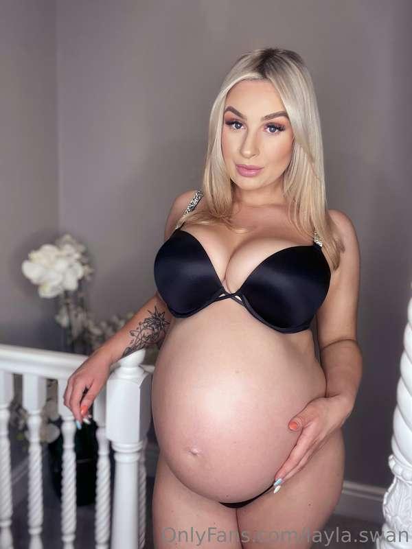 Can I be your fave milf?😘