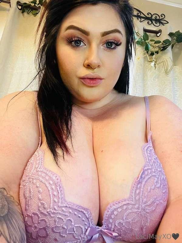 Want these tits in your face?? 🥹