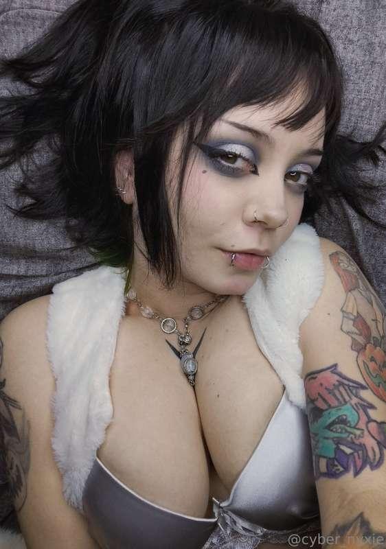 cyber_nyxie image #4