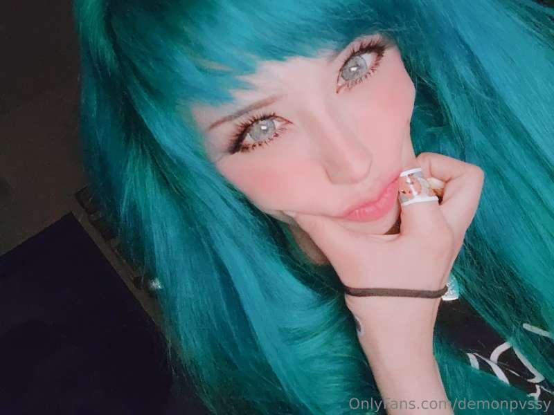 Someone remind me to never cut my bangs again, absolute had ..