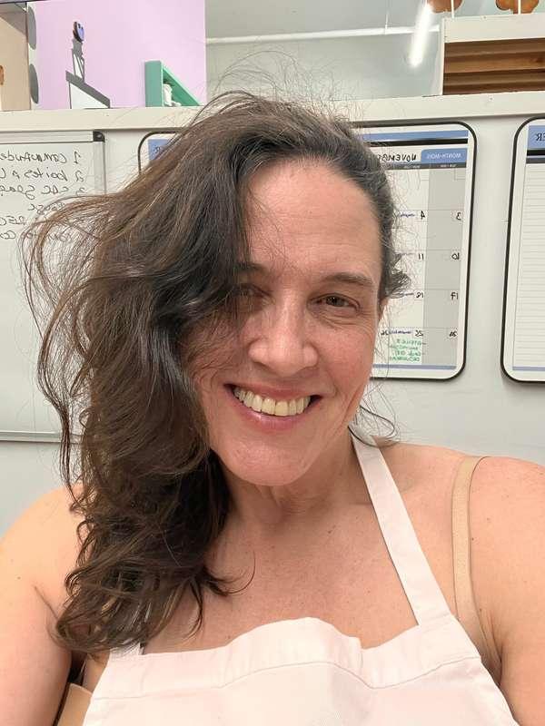 Looking sharp in my apron lolz au naturel 😘