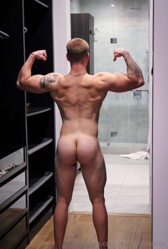 No need to resist, spread them and eat it😏