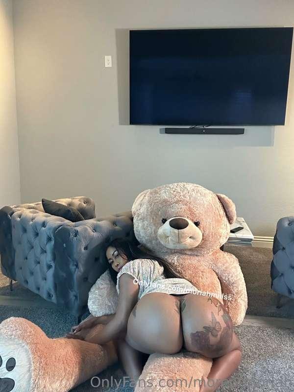 Sunday morning mood: Sending ASS/TWERKING content all day st..
