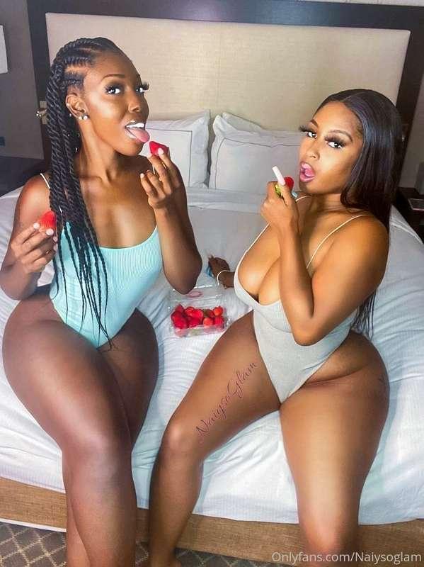 Check your messages for a lite snack 🍓
@samira_0825