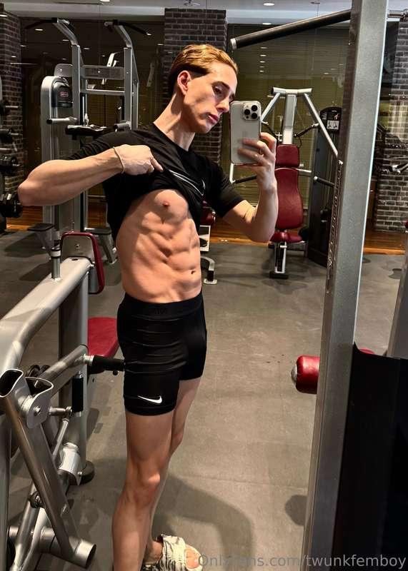 I'm showing my sexy marked body for you, I love to work out,..