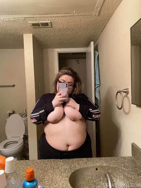 Titty Tuesday 🙈