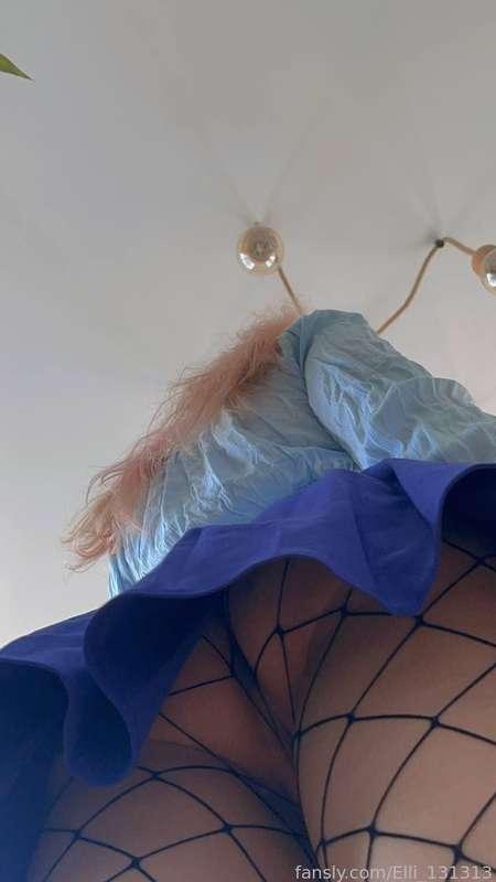 Do you like the view? 👀

#ass #skirt #fishnets #dyedhair #babyface #teen #student #schoolgirl #fyp #yoga 