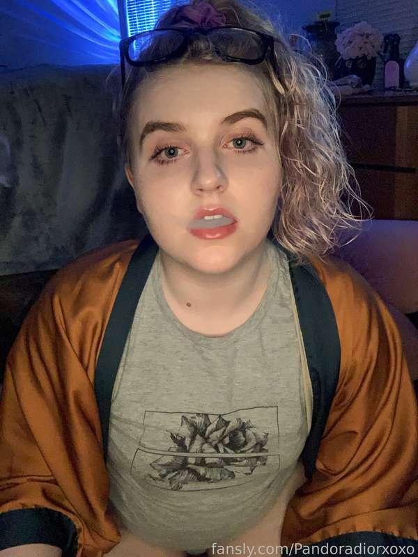Take a bong rip for me today 

https://fans.ly/r/Pandoradiorxoxo

#stoner #stoned #fyp #marijuana #weed #cannacutie #high #pandorasbox #pandoradior3 #free #sexy #smoke 