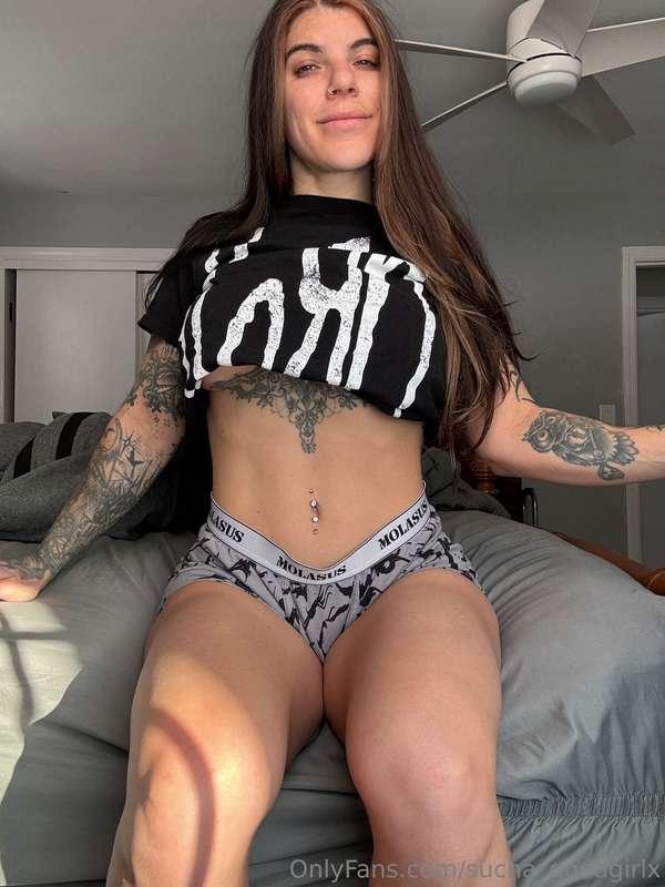 SWIPE to lift my top😜🔥