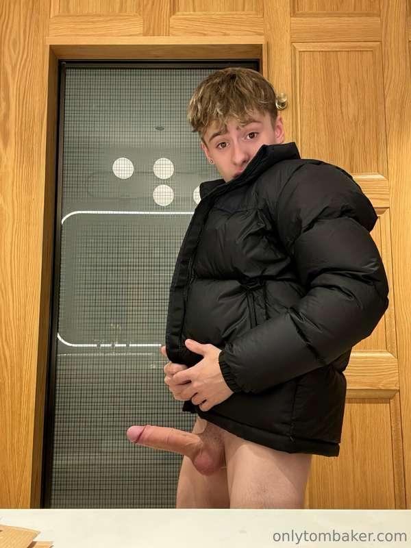 tombakerx image #0