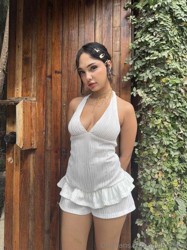 Who needs a bra anyway? 🫦