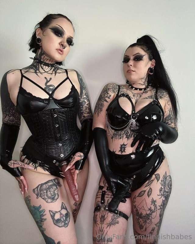@sonzja  Goth, inked and pierced✨
Fetish friendly🖤

Tervetul..