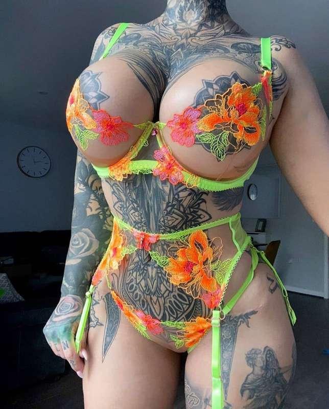 𝘙𝘢𝘵𝘦 𝘮𝘺 𝘭𝘪𝘯𝘨𝘦𝘳𝘪𝘦 1/10 ❤️