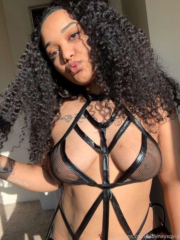 just a kinky little slut 🖤