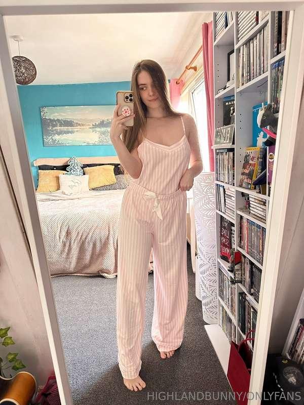 Swipe for a goodnight flash 😝😇*reminder I’m not in DMs at th..