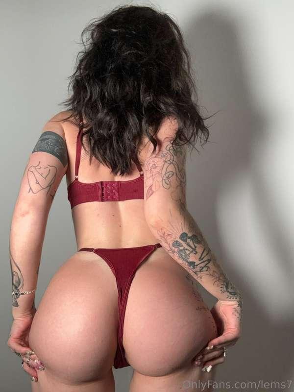 spank them cheeks til red 😜