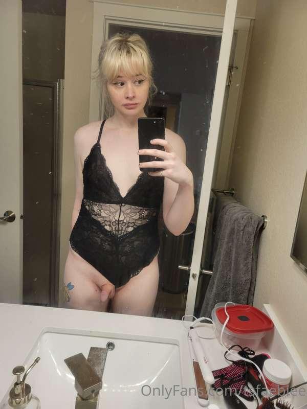 i'm so horny.. i swear i cum and i'm just horny again right ..