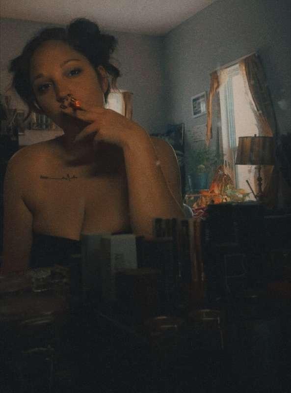 It feels criminal to be so bored on a Friday night 😒😩 keep m..