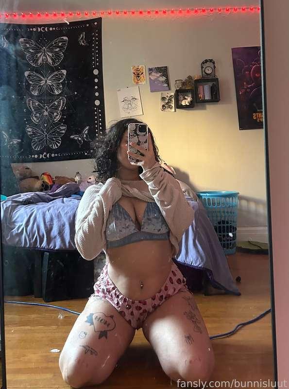 some low effort pics while I edit~ would you fuck me in front of this mirror?

#fyp #uncensored #egirl #bigtits #mirrorpic #pussy #lingerie #shorthair #ass #tattoo #cute #thighs